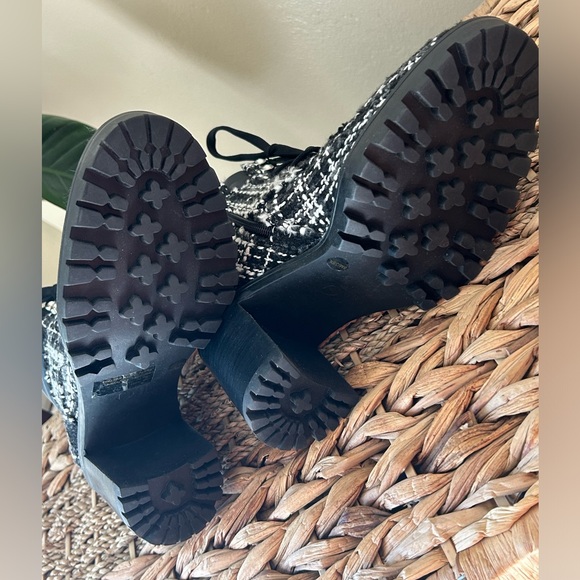 MARKDOWN on Jennifer Lopez NWOT Size 8 Plaid Platform Boots - Picture 4 of 8